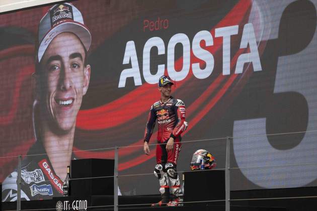 Pedro Acosta celebrant el podi en Portimao / Foto: Europa Press