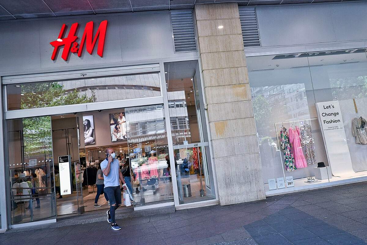 H&M converteix en obra d'art la gavardina de tota la vida