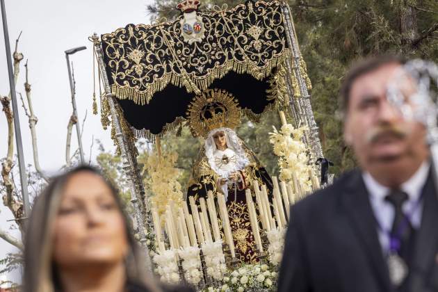 Processó cofradia 15+1 Hospitalet semana santa viernes santo / Foto: Carlos Baglietto