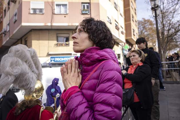 Processó cofradia 15+1 Hospitalet setmana santa divendres sant / Foto: Carlos Baglietto