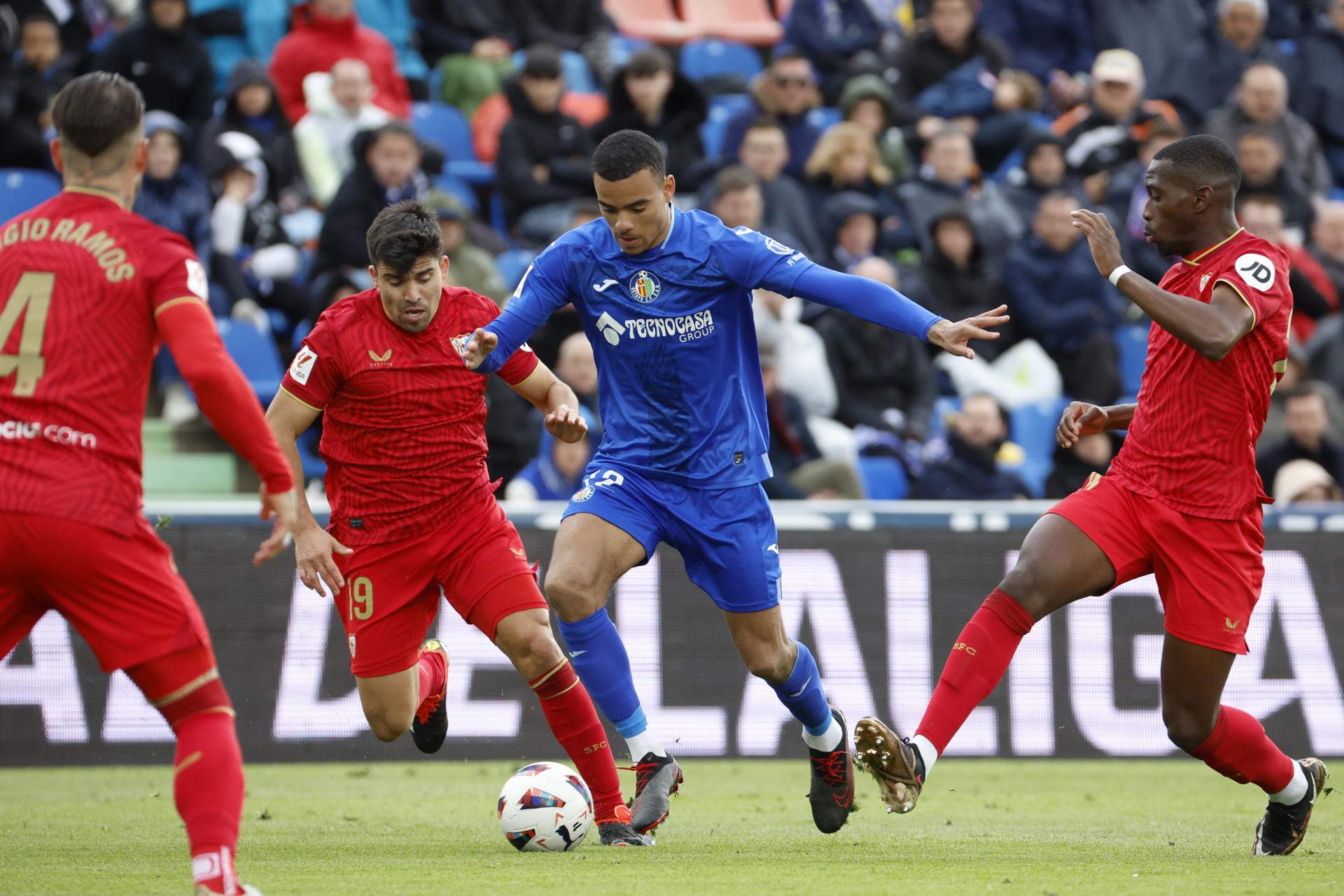 Marcos Acuña, víctima d'insults racistes durant el Getafe-Sevilla