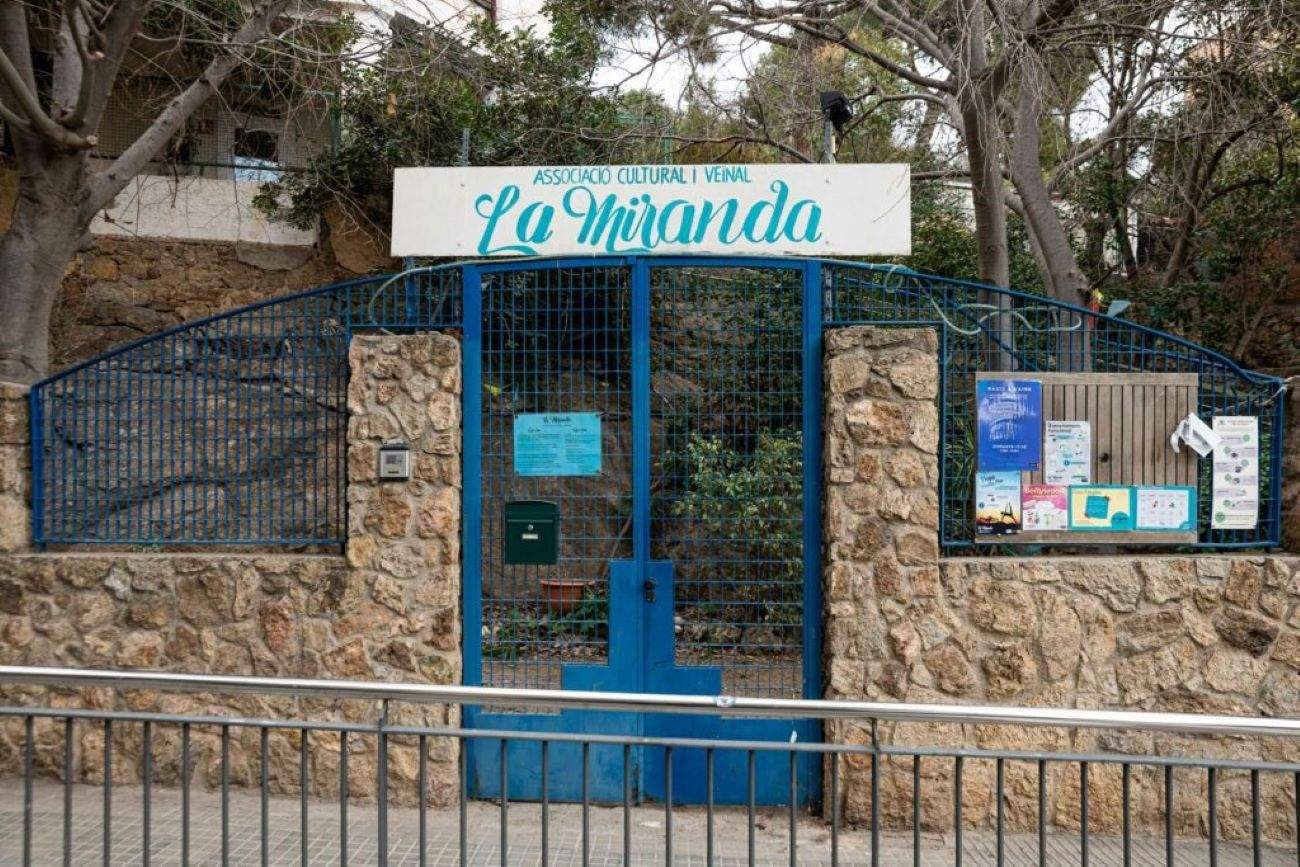 Nou pas per a l'adquisició pública de la seu de l'associació veïnal La Miranda