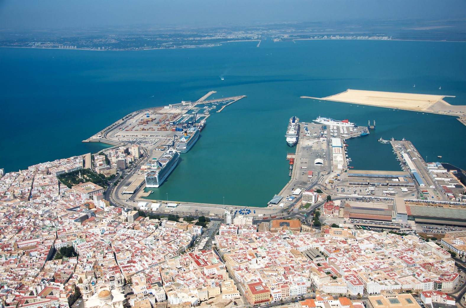 Endesa X electrifica el Puerto de Cádiz