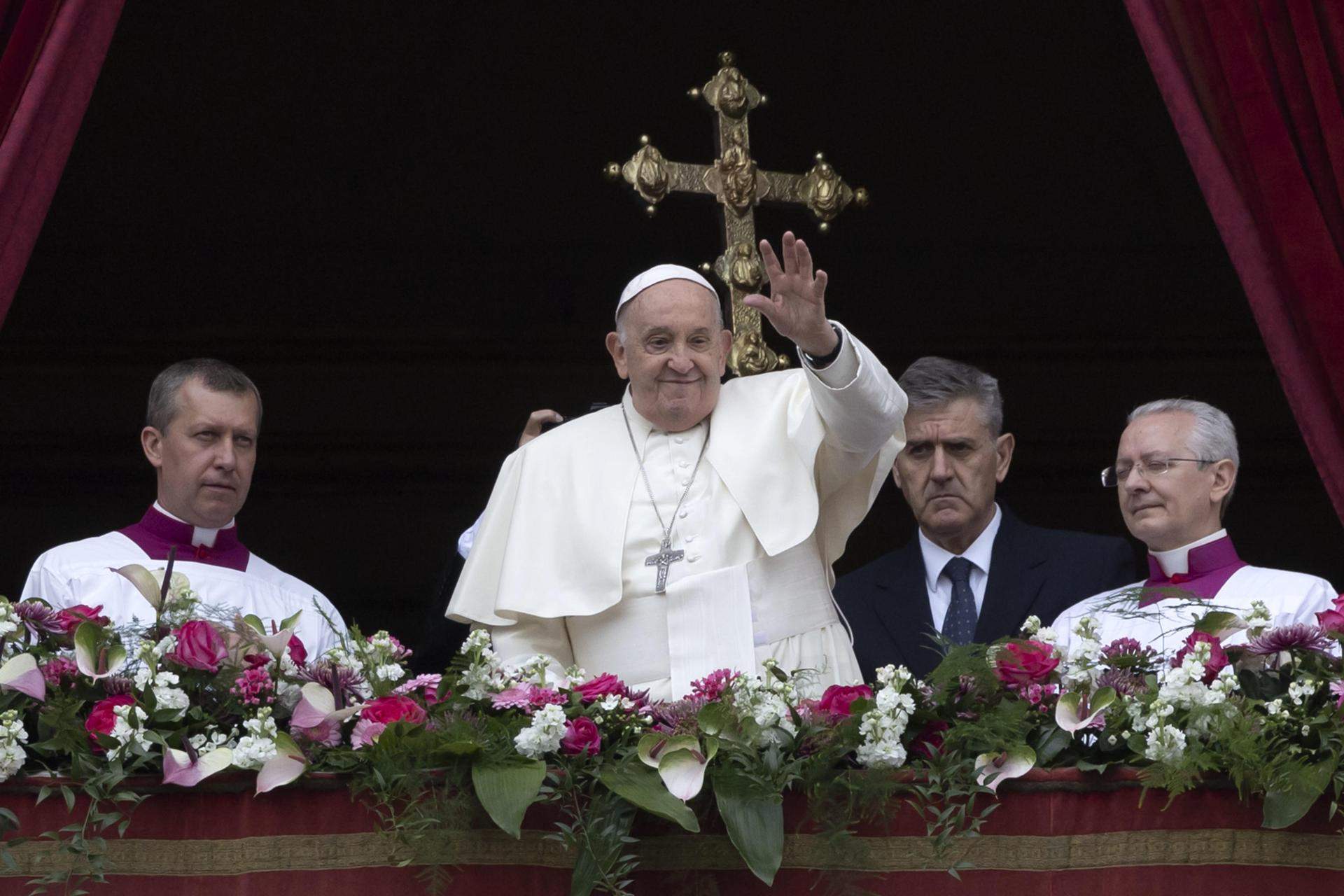 El Papa pronuncia sin problema el mensaje pascual y alerta de los "vientos de la guerra" en Europa