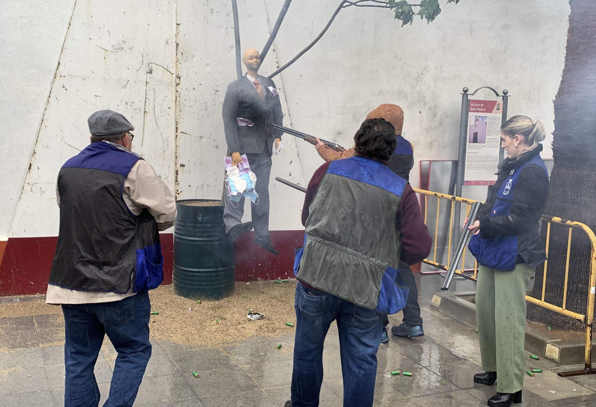 Fusilan un muñeco de Koldo García en Coripe (Sevilla) por el Domingo de Resurrección