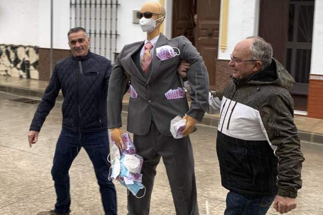 El muñeco de Koldo en Coripe / Foto: EFE El muñeco de Koldo en Coripe / Foto: EFE
