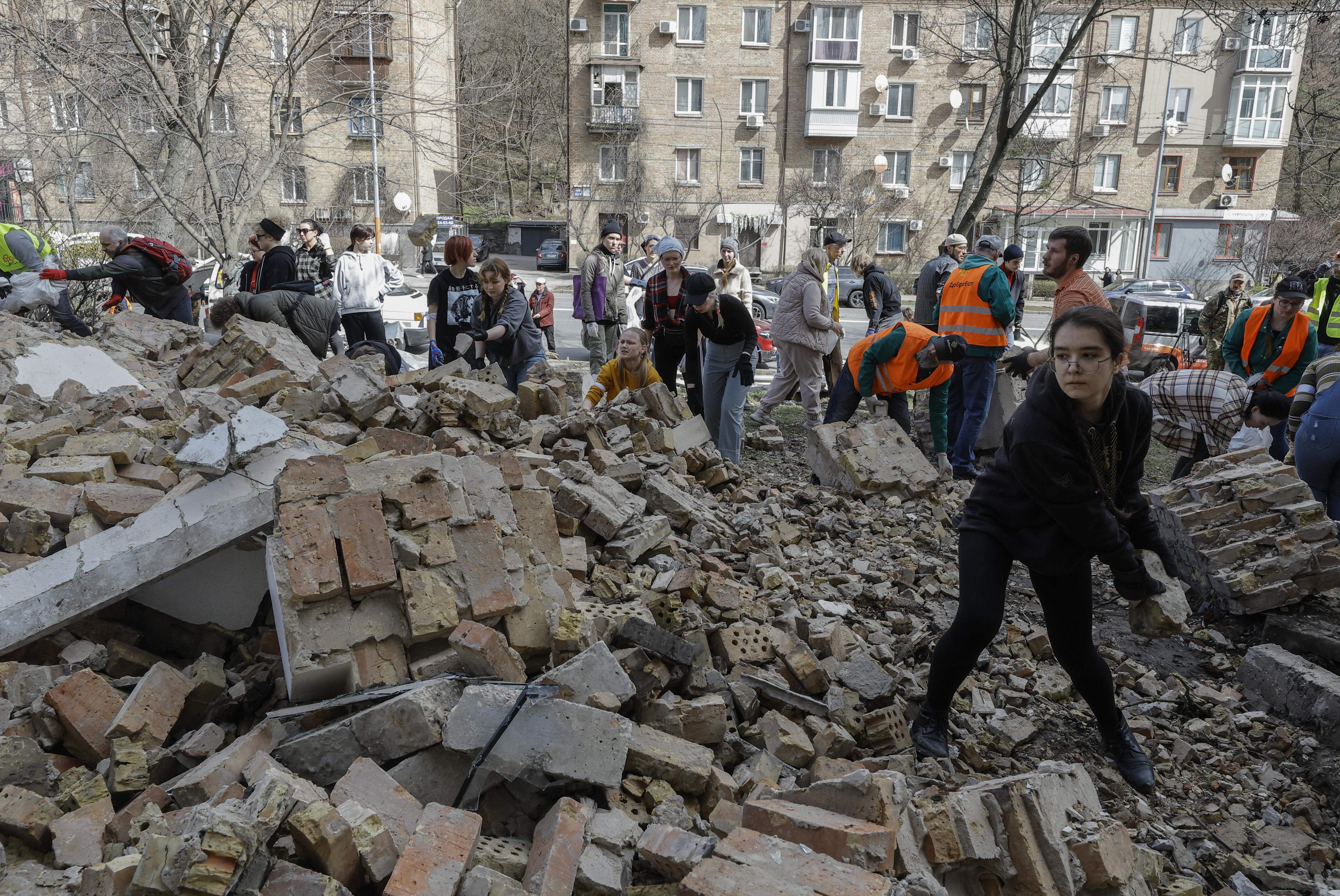 Ucraïna continua perdent territori: les eleccions s'esfumen del país