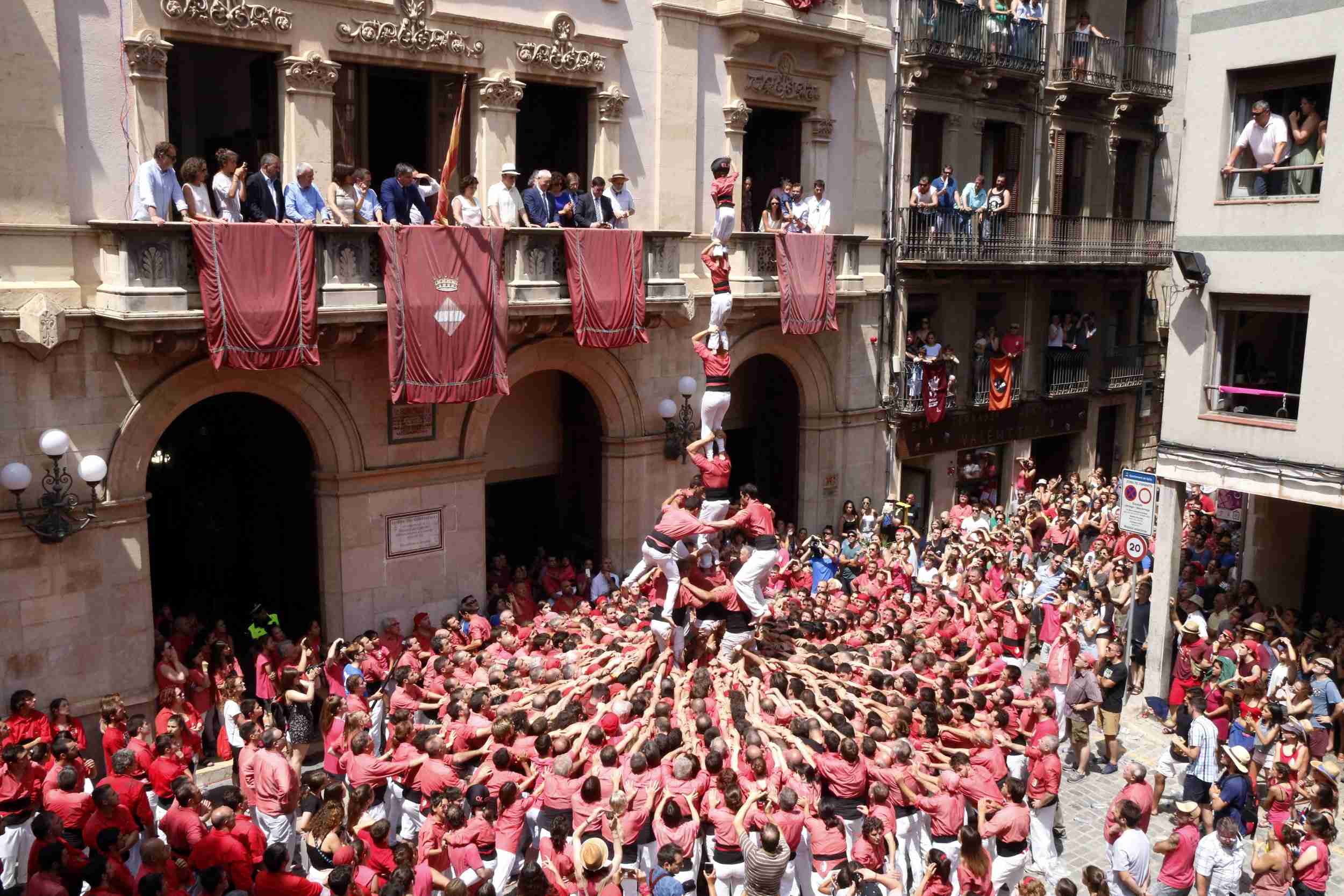 Una diada de castellers con poco ritmo