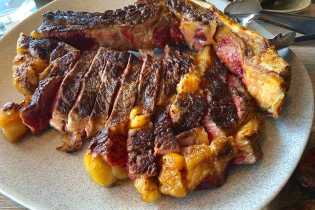Carne en la parrilla de Casa Tolosa Carne en la parrilla de Casa Tolosa