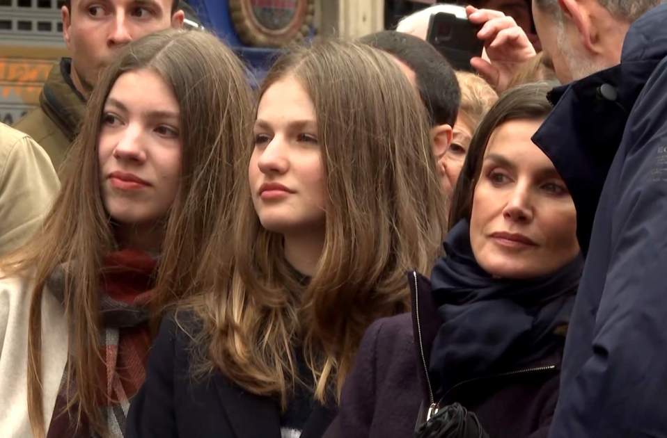 EuropaPress 5858673 reyes felipe letizia junto hijas princesa leonor infanta sofia procesion