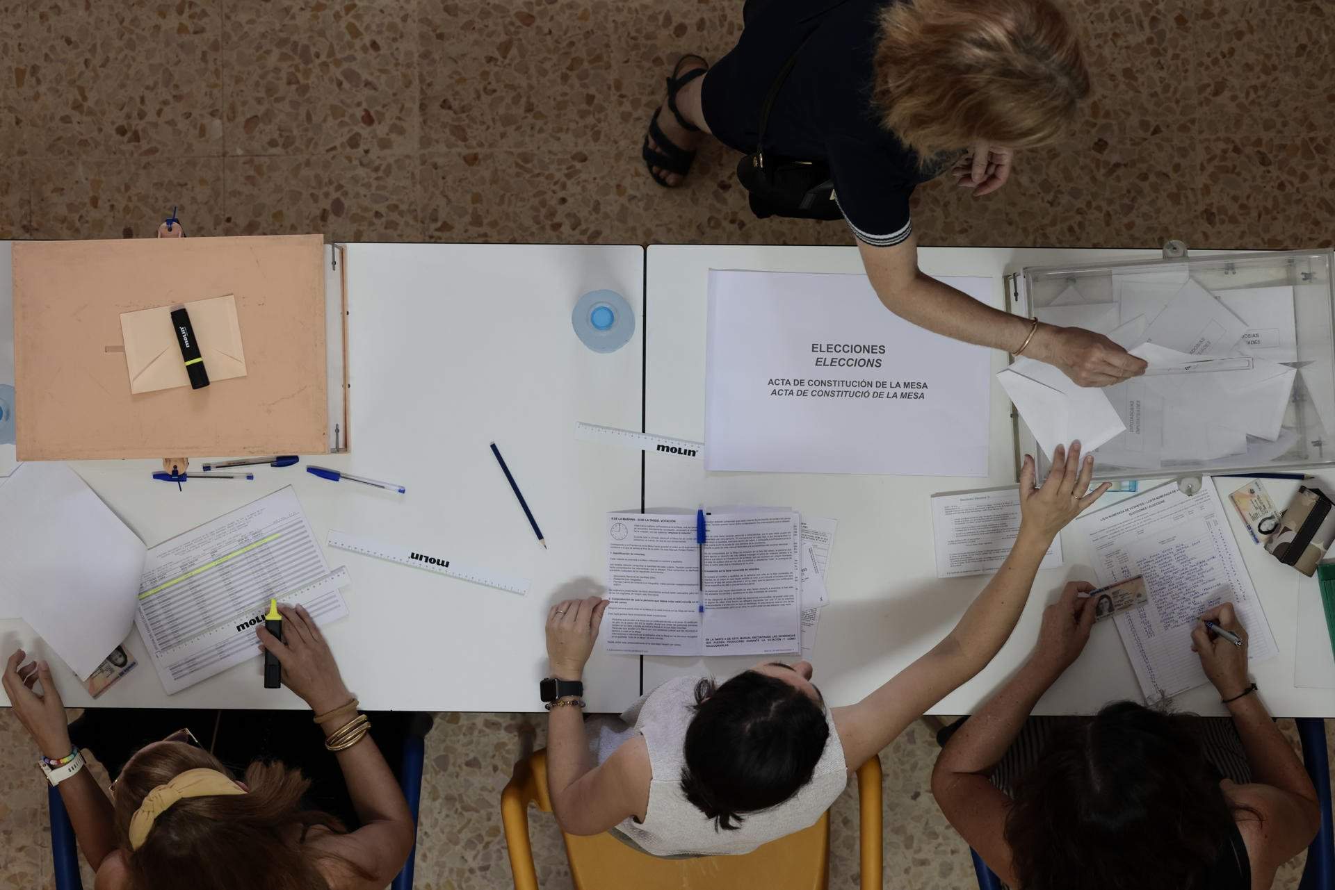 elecciones catalanas cuando notifican mesa electoral / EFE