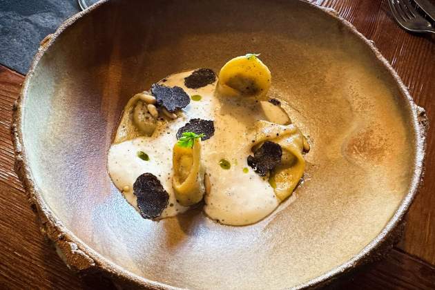 Tortellinis de hombro de muflón y trufa en el restaurante Cerro Grande / Foto: Top Catalan Restaurantes