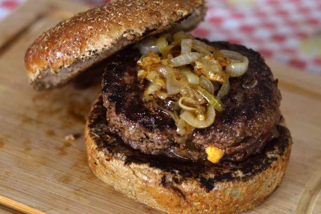 Plats de carn i hamburguesa / Foto: Pixabay Plats de carn i hamburguesa / Foto: Pixabay