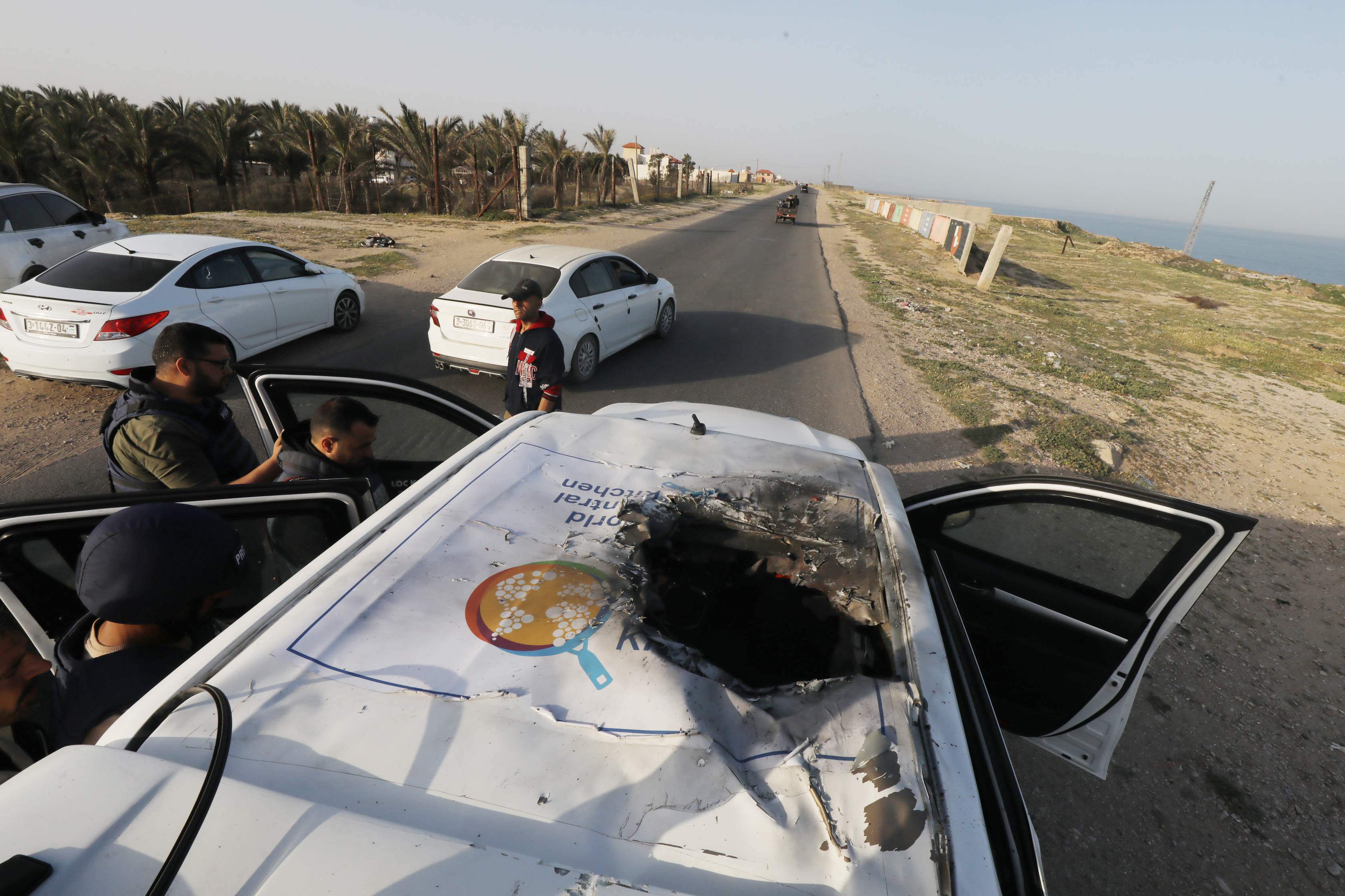 Las consecuencias del ataque de Israel al convoy de World Central Kitchen: las ONG se retiran de Gaza