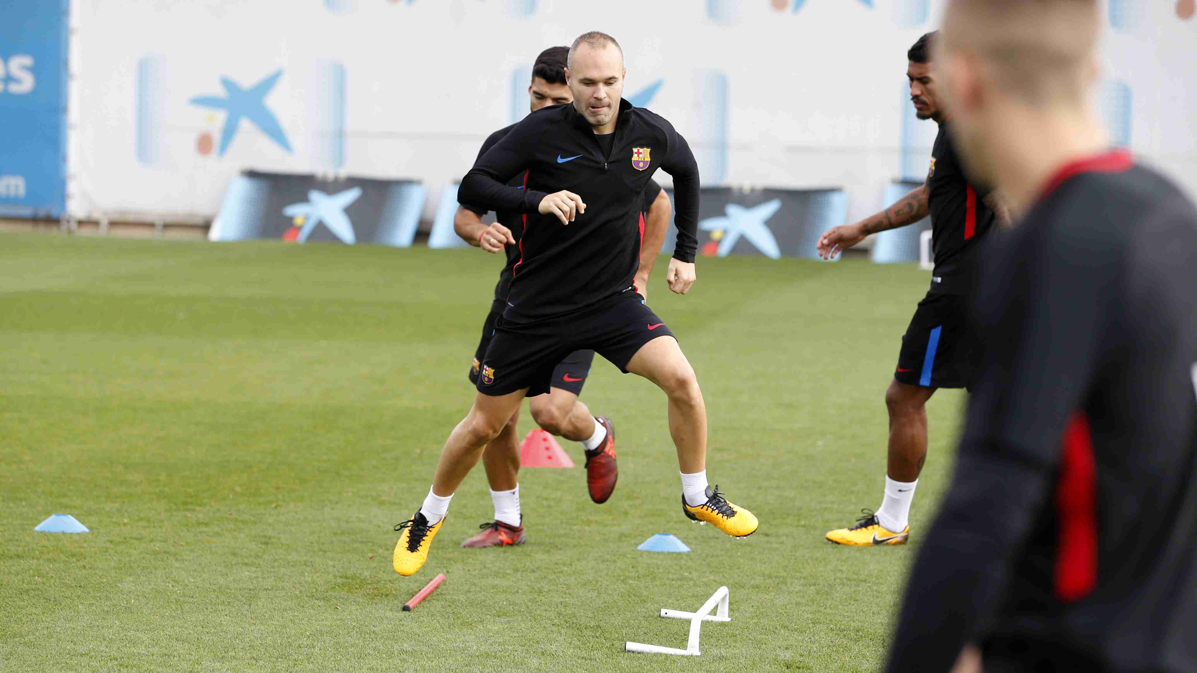 Andrés Iniesta calls for dialogue between Catalonia and Spain