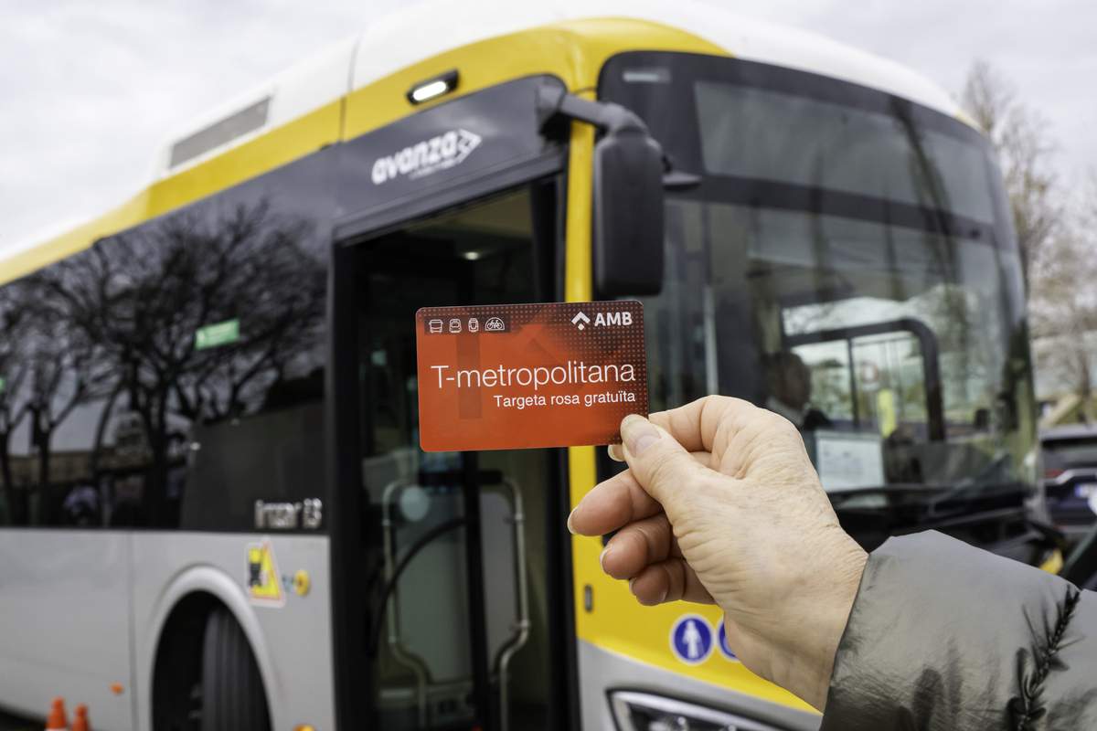 La tarjeta rosa (T-4) se adapta a la T-mobilitat: llega la T-metropolitana