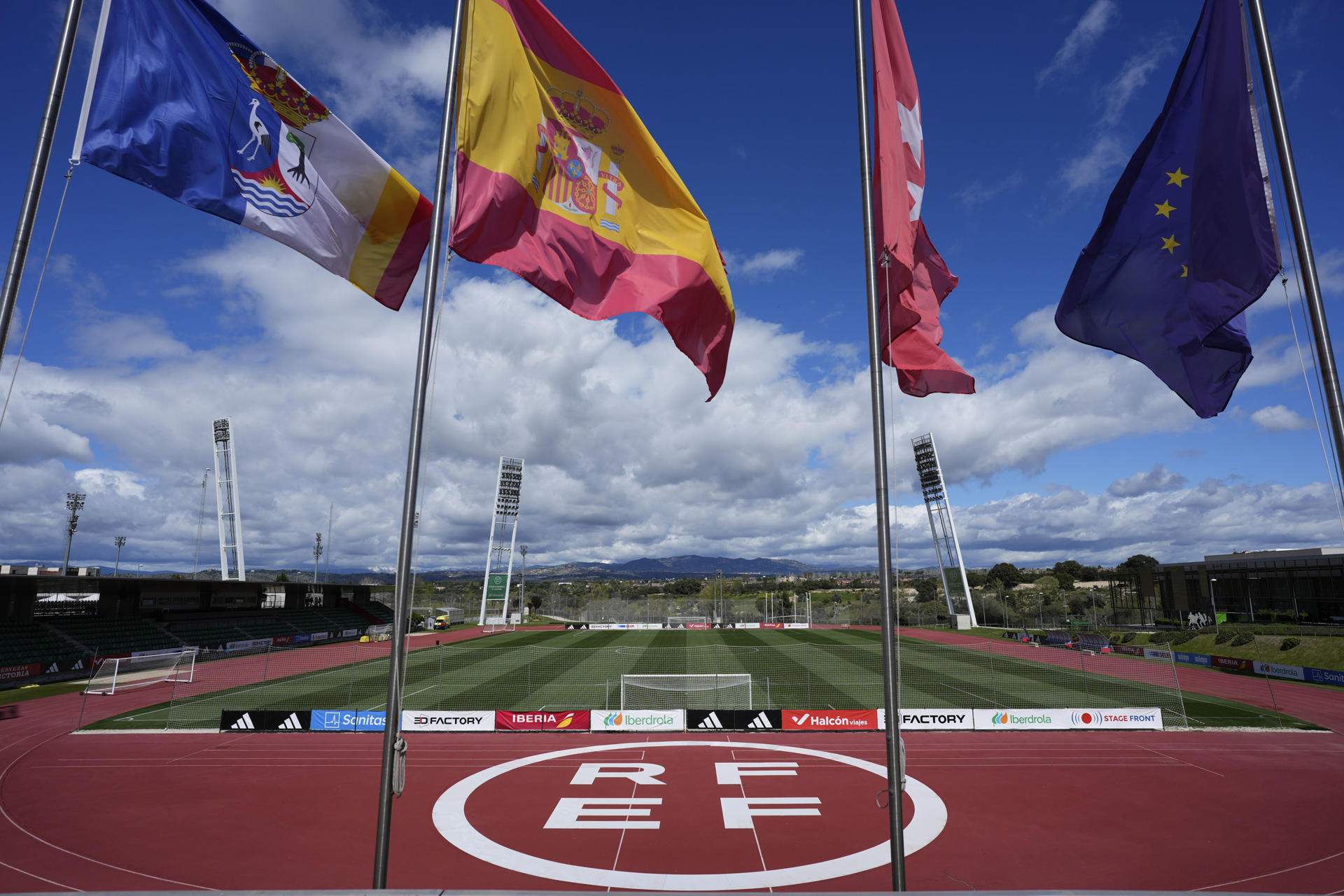 Camps de futbol de la RFEF a Las Rozas Efe