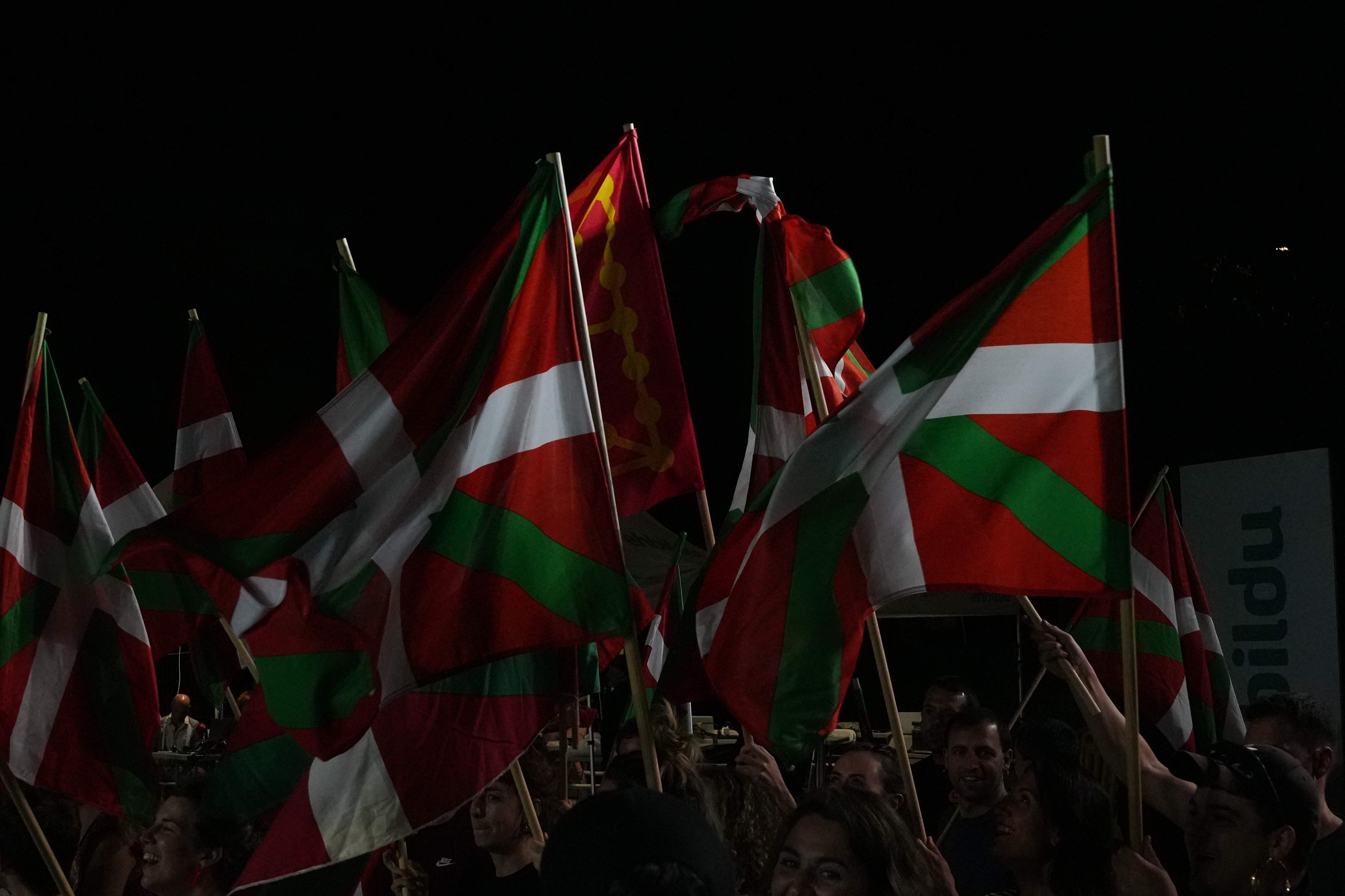 El frec a frec PNB-Bildu per la primera posició marca l’arrencada de la campanya basca