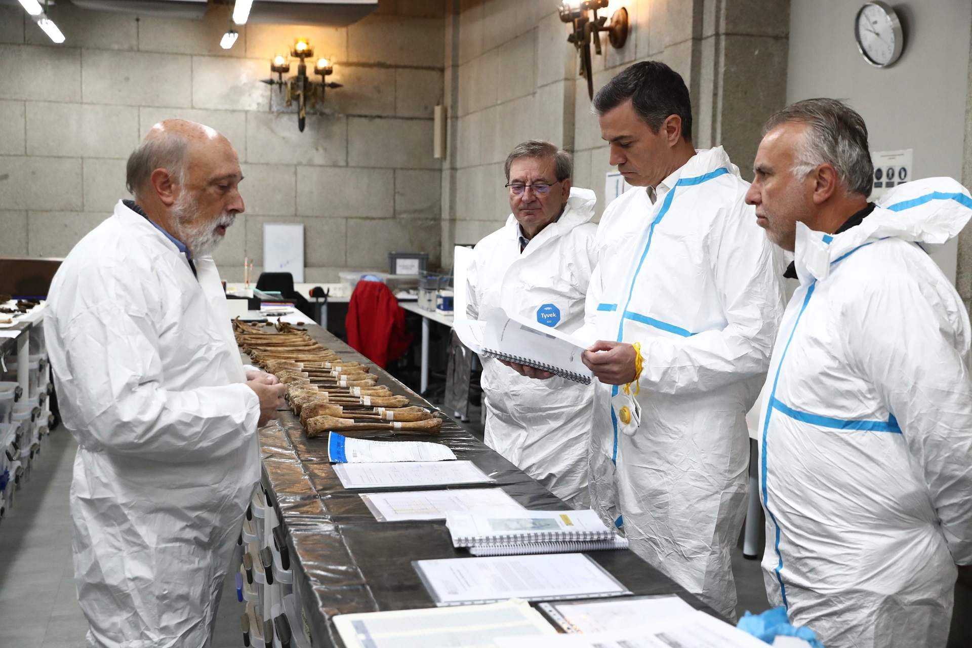 pedro sánchez al laboratori del valle de cuelgamuros