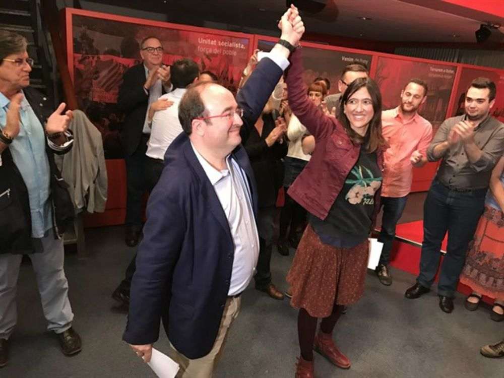 Iceta gana las primarias del PSC y reitera que votarán 'no' a Rajoy