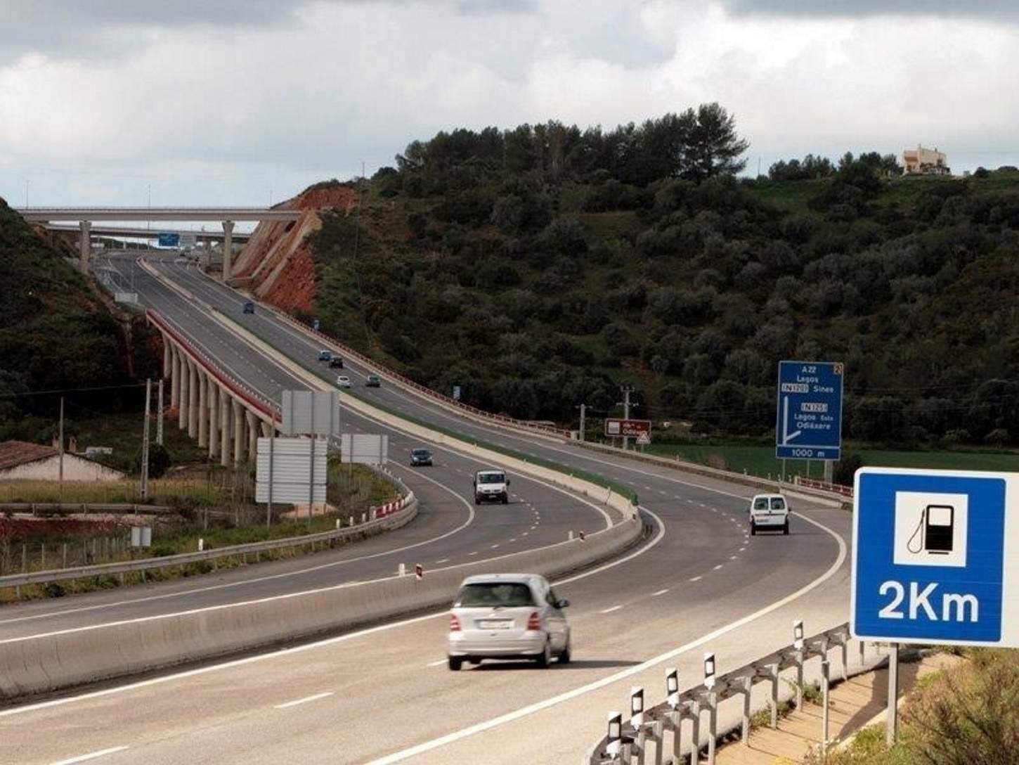 Circular a 110 o 120 km/h: quant canvia el cost d'un viatge de Madrid a Barcelona