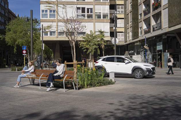 Reportaje paso constante coches ejes verdes / Foto: Irene Vilà Capafons