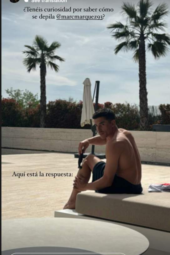 Marc Màrquez depilando se en la piscina / Instagram