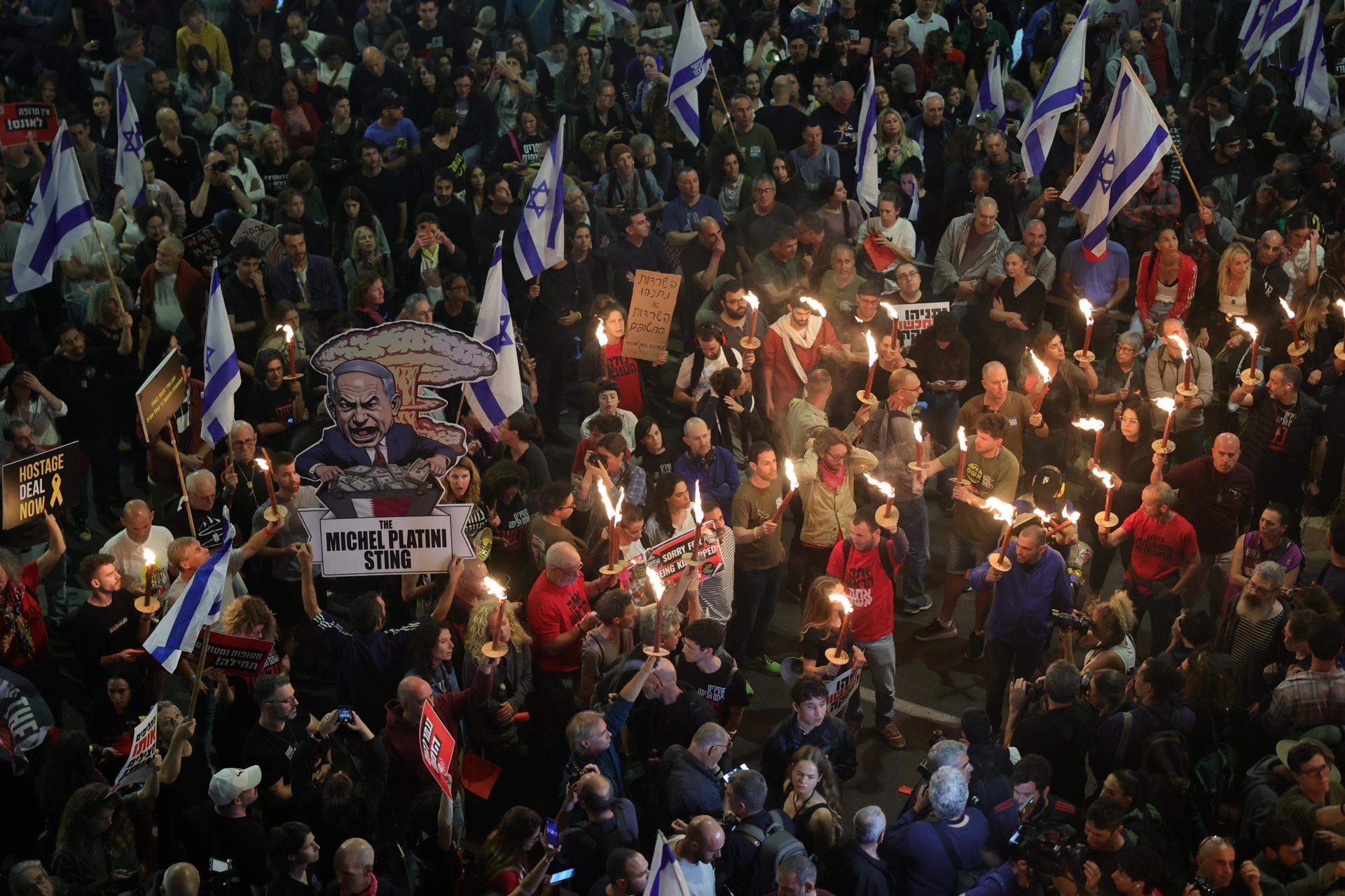 Israel, a medio año del 7 de octubre: heridos y detenidos en la mayor manifestación contra Netanyahu