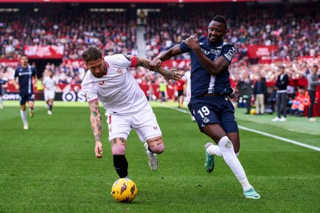 Umar Sadiq Real Sociedad Sergio Ramos Sevilla / Foto: Europa Press Umar Sadiq Real Sociedad Sergio Ramos Sevilla / Foto: Europa Press