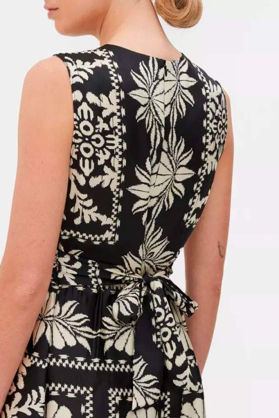 Vestido midi con estampado pañuelo de The Edit