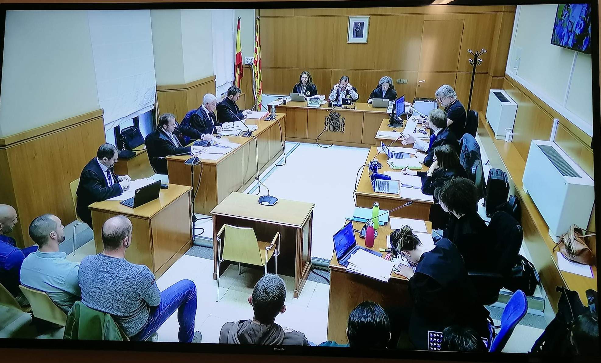 Un dels mossos justifica la detenció violenta al tribunal: "Tenia una actitud molt agressiva"