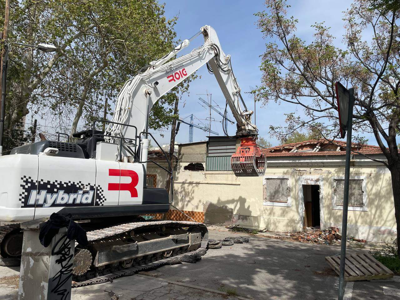 Fase final en el Bon Pastor: empieza el derribo de las últimas casas baratas