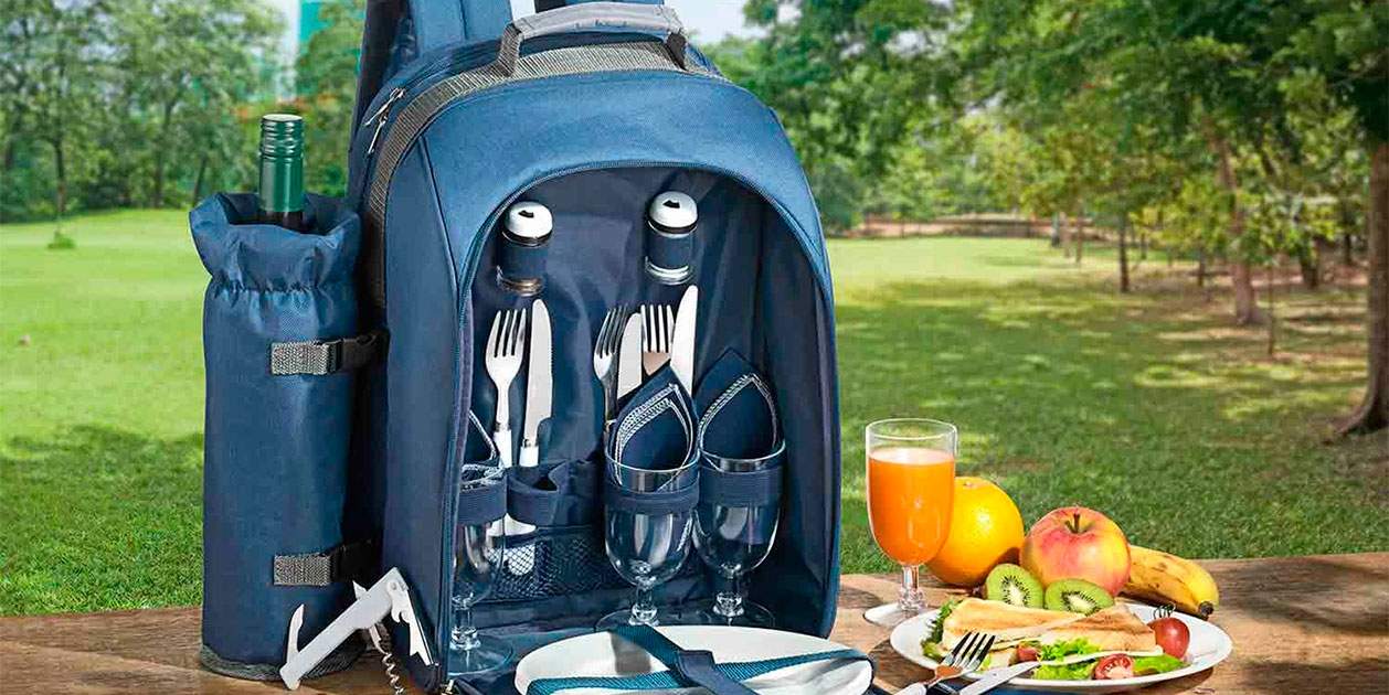 Lidl tiene una mochila de picnic con cubiertos copas de vino platos servilletas etc