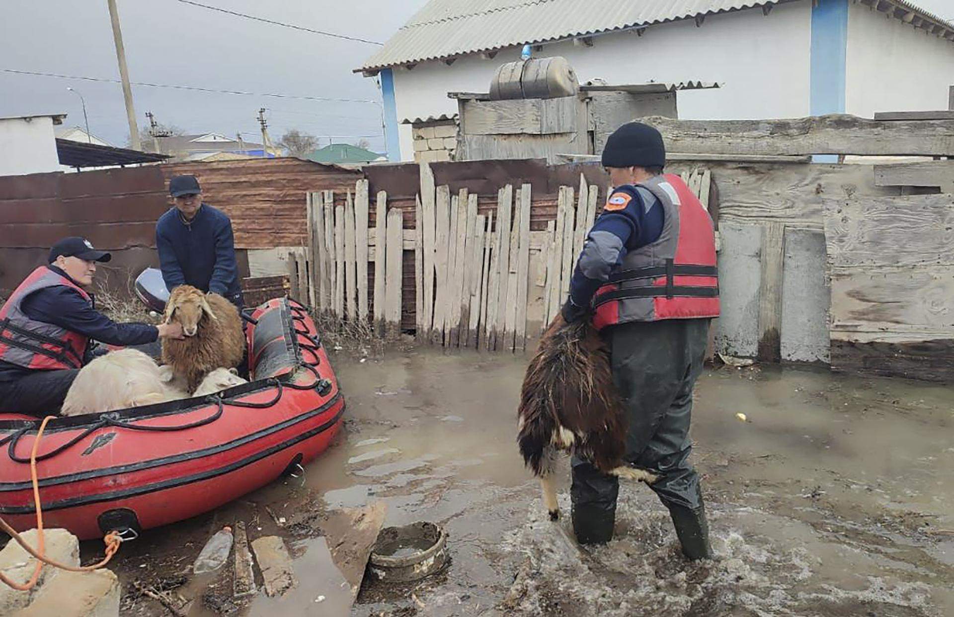 Brutales inundaciones en Kazajistán: el peor desastre natural en 80 años | FOTOS