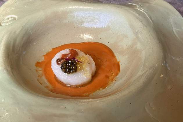 Vieira amb caviar del VIA Restaurant / Foto: Jordi Tubella