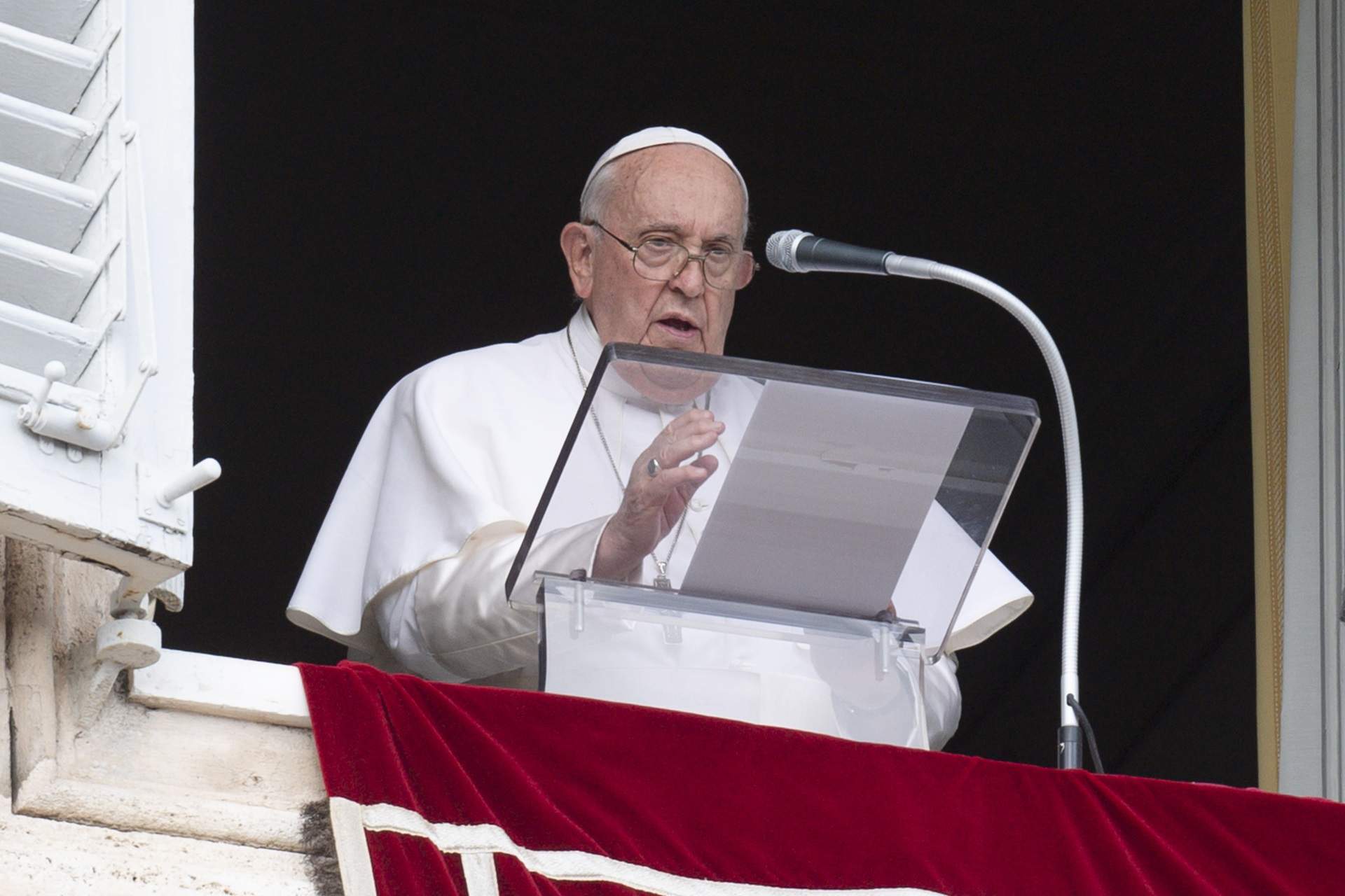 El Vaticano tacha el cambio de sexo y la maternidad subrogada de "violación de la dignidad"