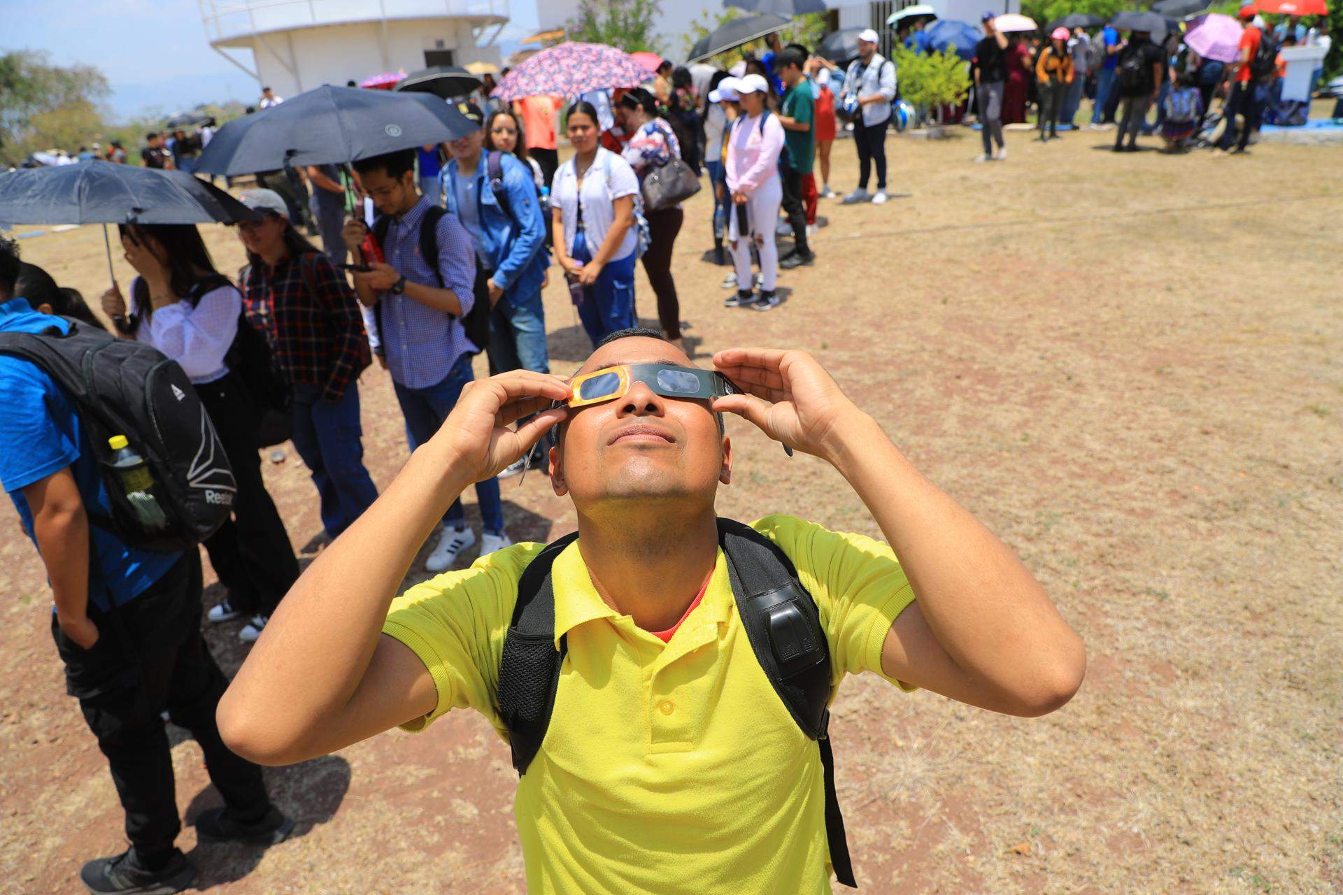 América del Norte sigue con enorme interés el único eclipse solar total del siglo XXI