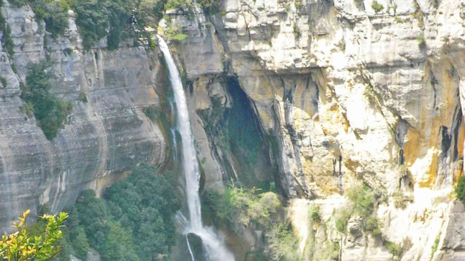 El increíble camino que te llevará a la cascada más alta y espectacular de Catalunya