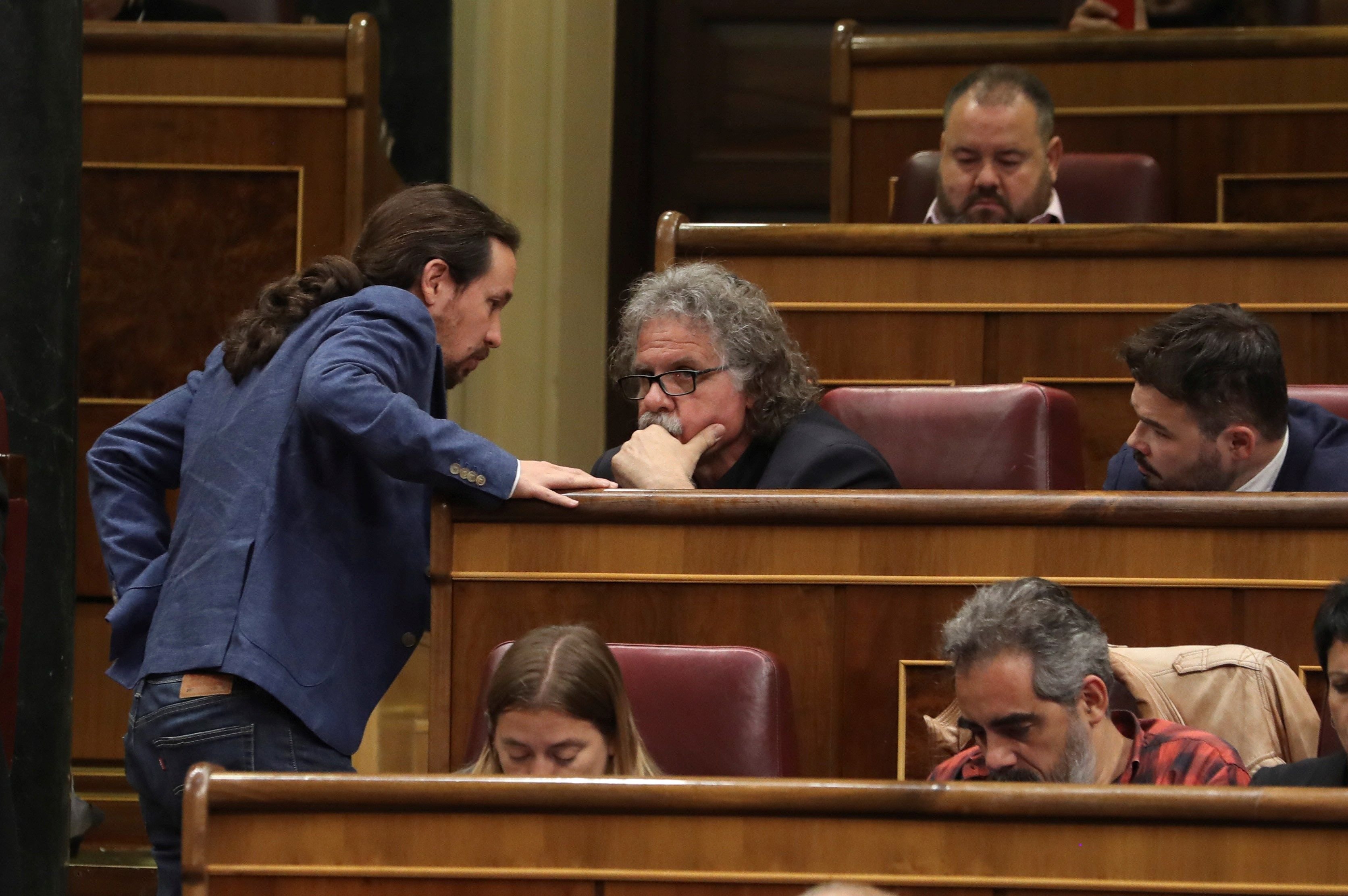 Catalunya irrumpe (al cabo de cuatro horas) en el debate de la moción de censura