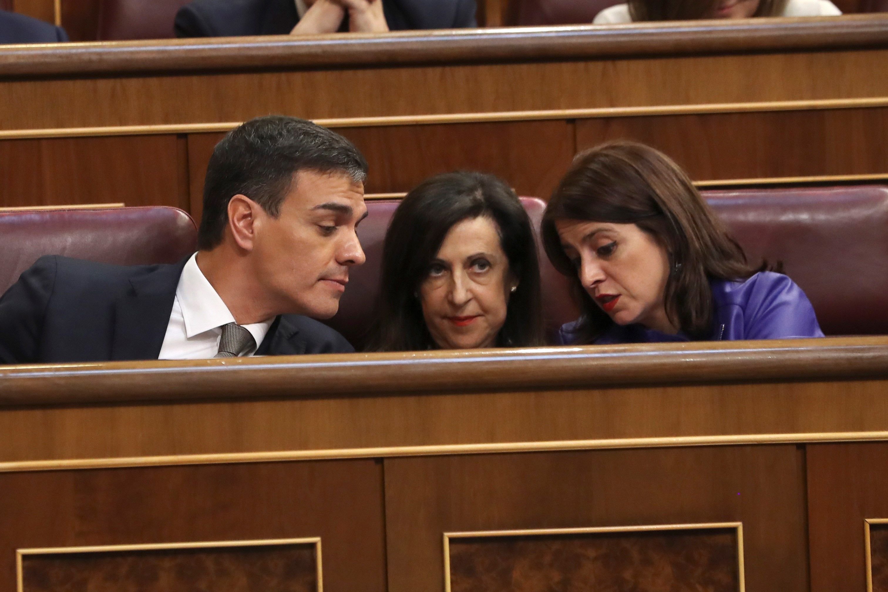 Lastra y Montero hablan por teléfono pero no reconcilian las posiciones del PSOE y Podemos