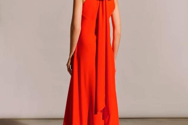 Vestido largo halter megan con flor en escote1 Vestido largo halter megan con flor en escote1