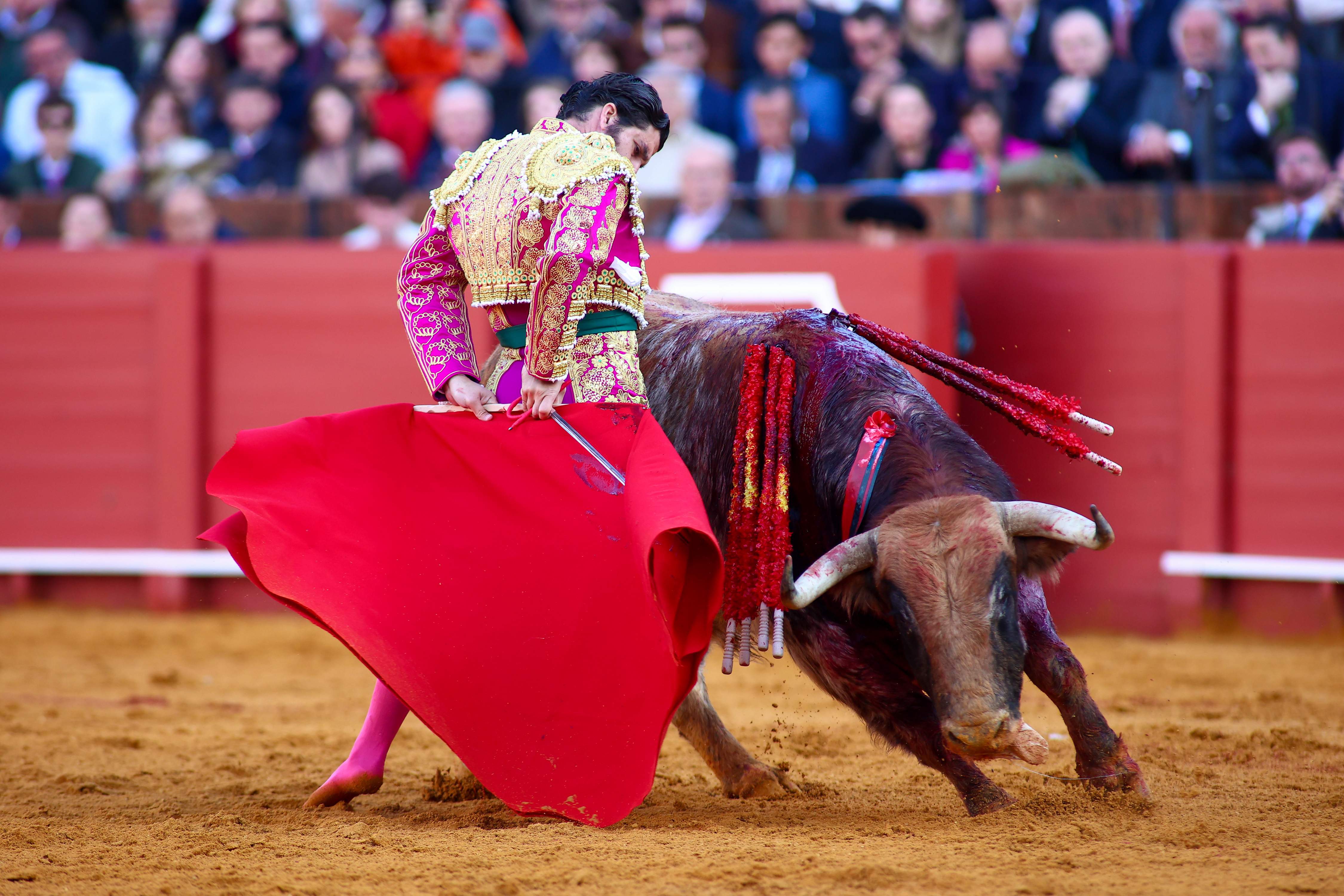 PP y Vox promocionan una corrida de toros donde ofrecen entradas gratis a menores de 3 años