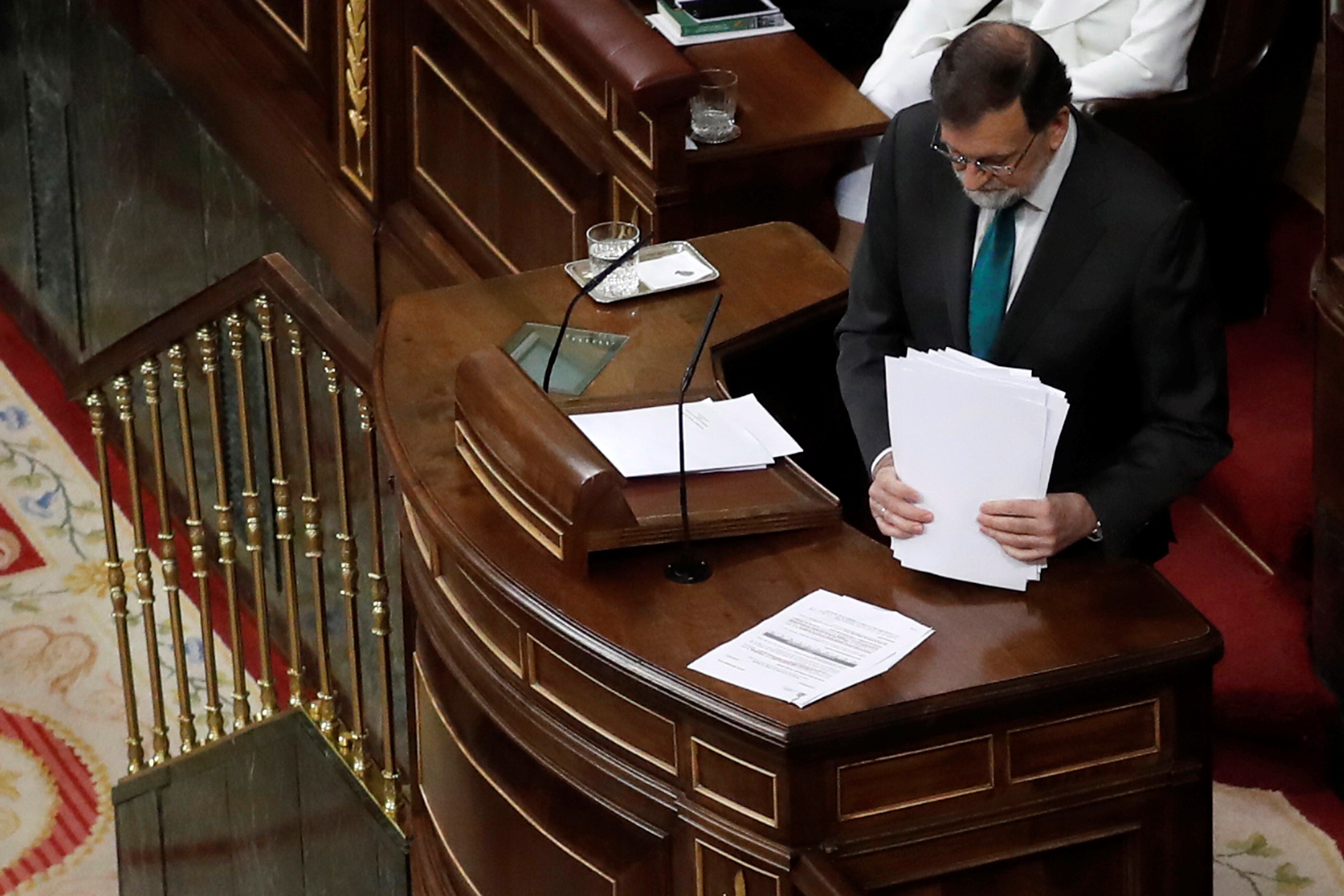 Sánchez cierra la era Rajoy con el PNV y el independentismo catalán