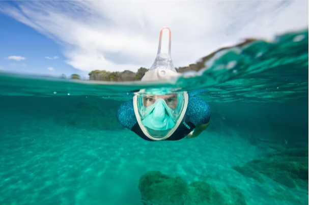 La máscara de snorkel estrella de Decathlon baja el precio