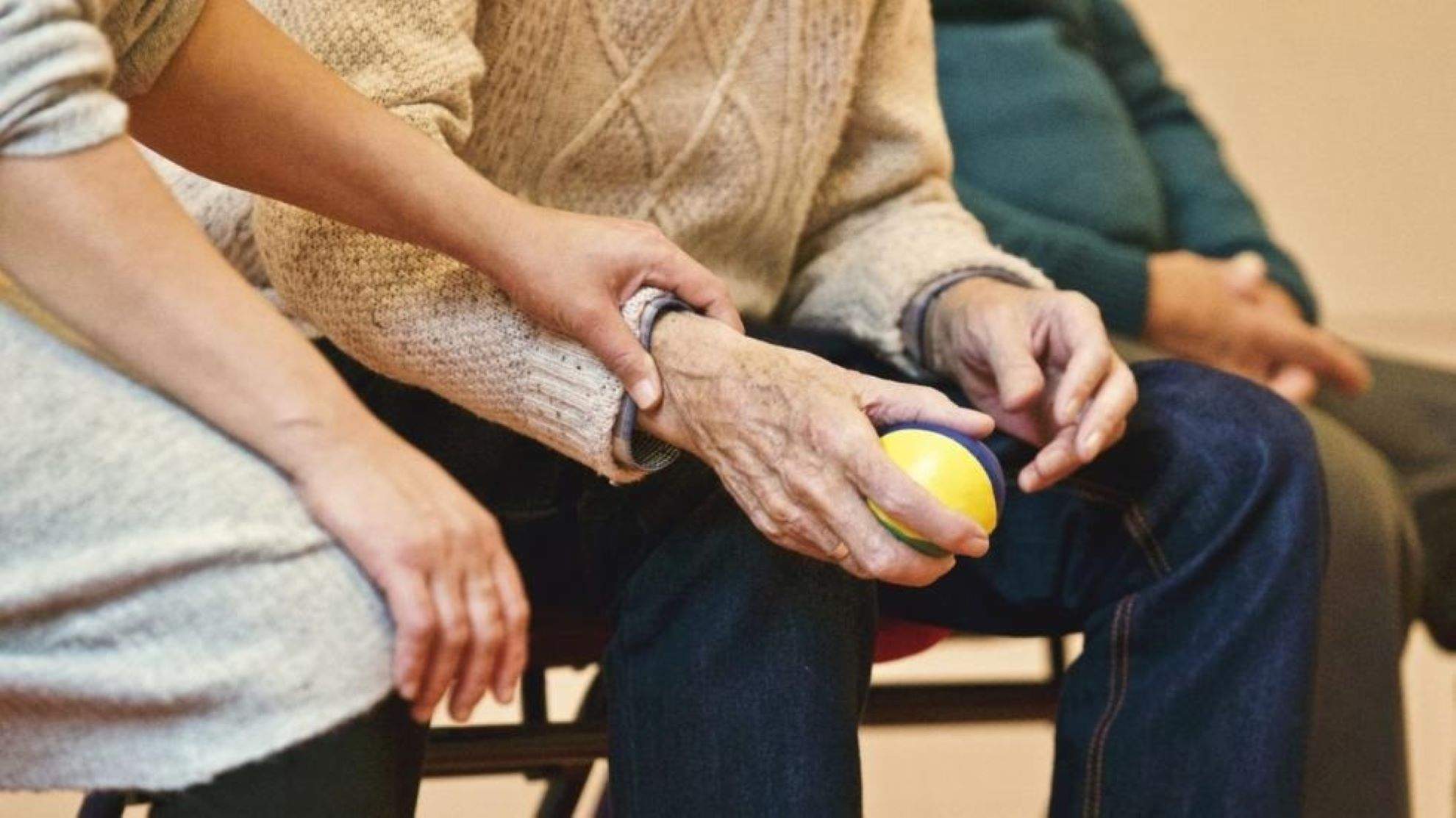 Una nova teràpia subcutània facilita el control dels símptomes motors del Parkinson