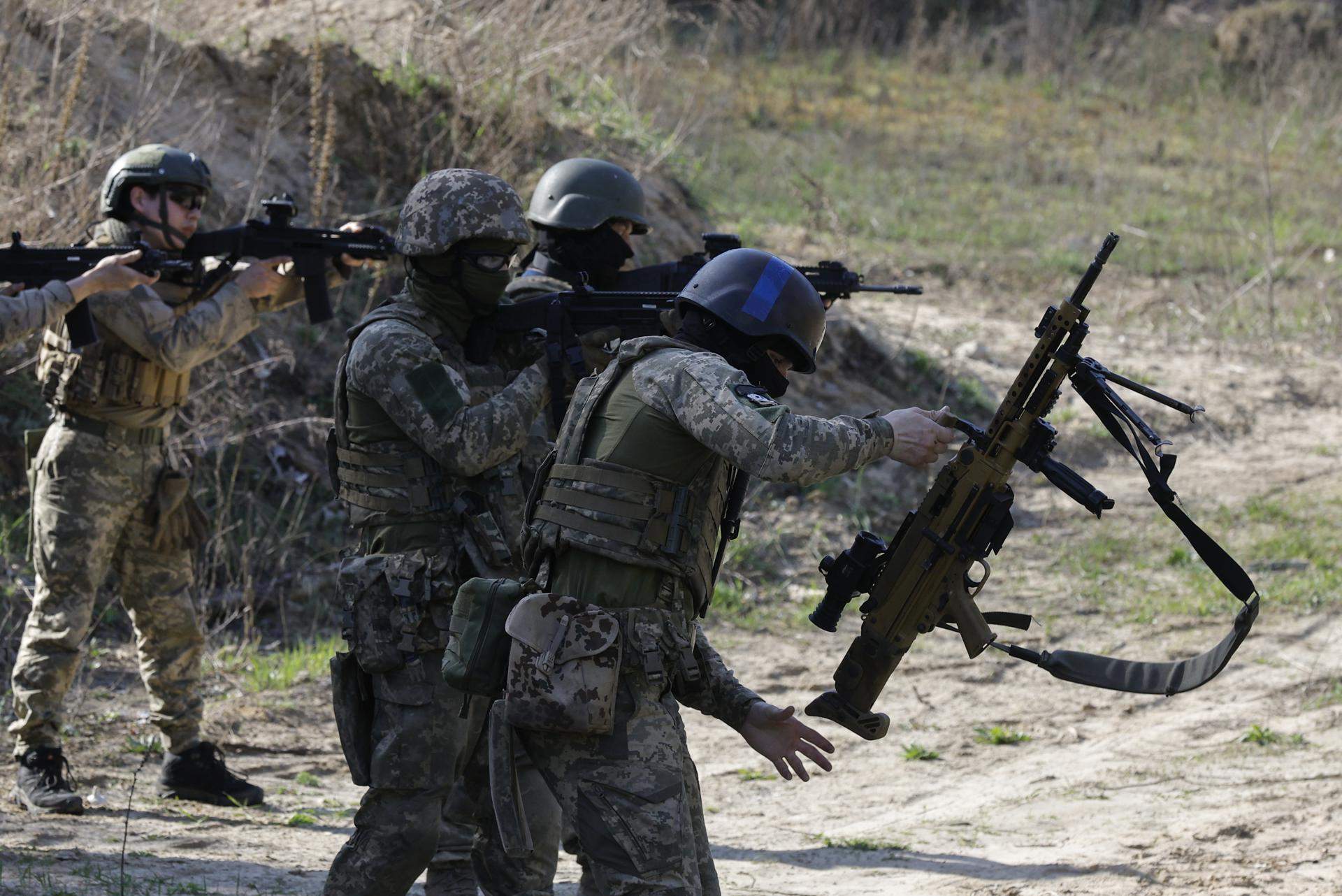 Malestar entre los soldados ucranianos que llevan meses de servicio: no podrán volver a casa