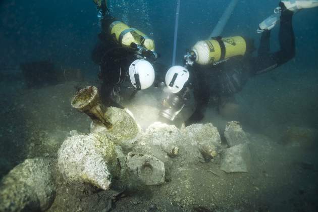 Troben inscripcions uniques vaixell romà enfonsat Formigues / ACN