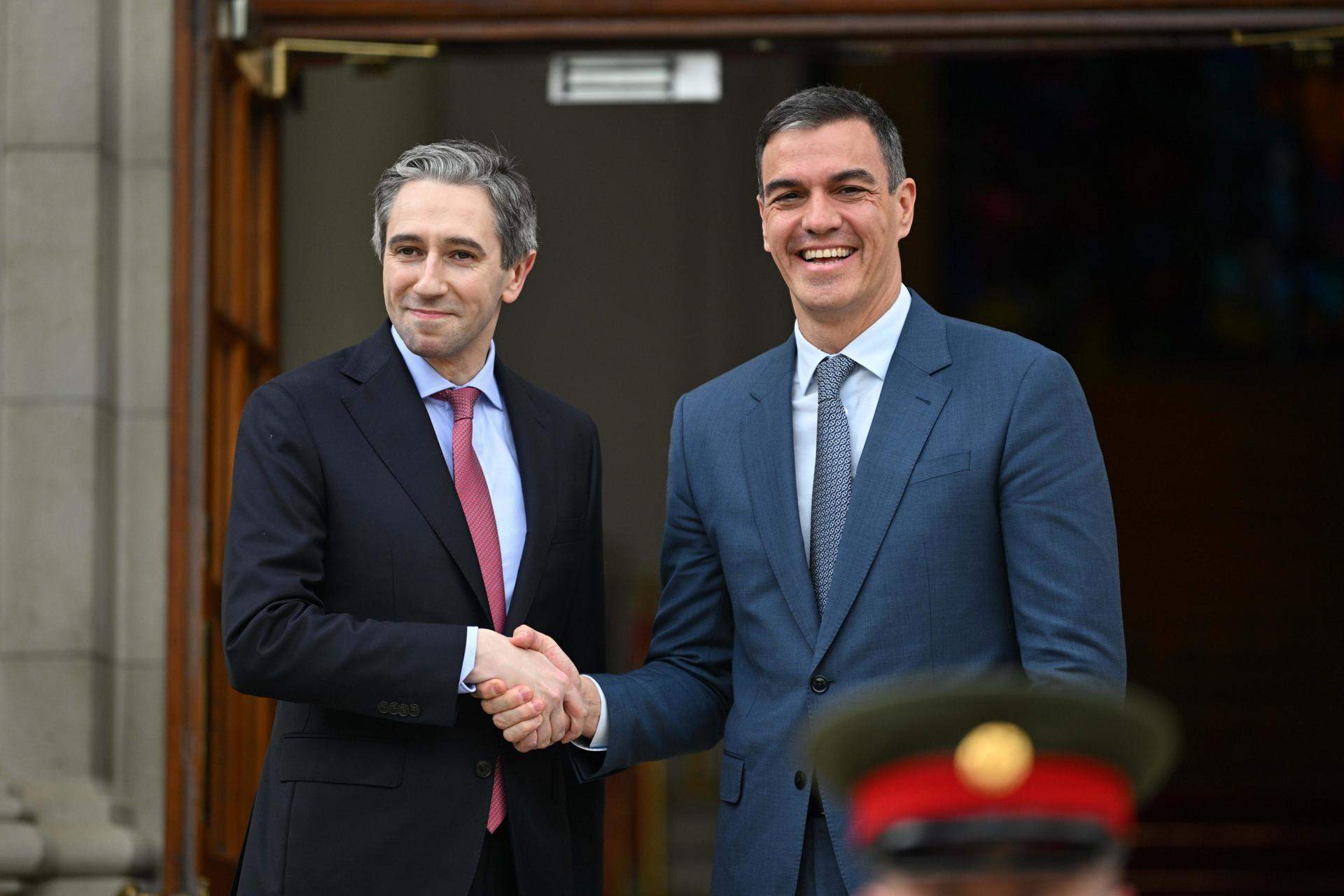 Irlanda se compromete a "avanzar de la mano" de España en el reconocimiento de Palestina