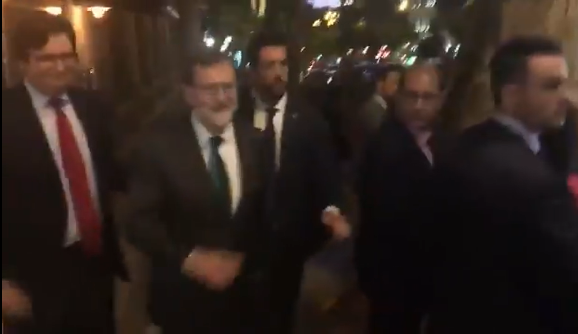 Vídeo: La sortida de Rajoy del restaurant després de vuit hores