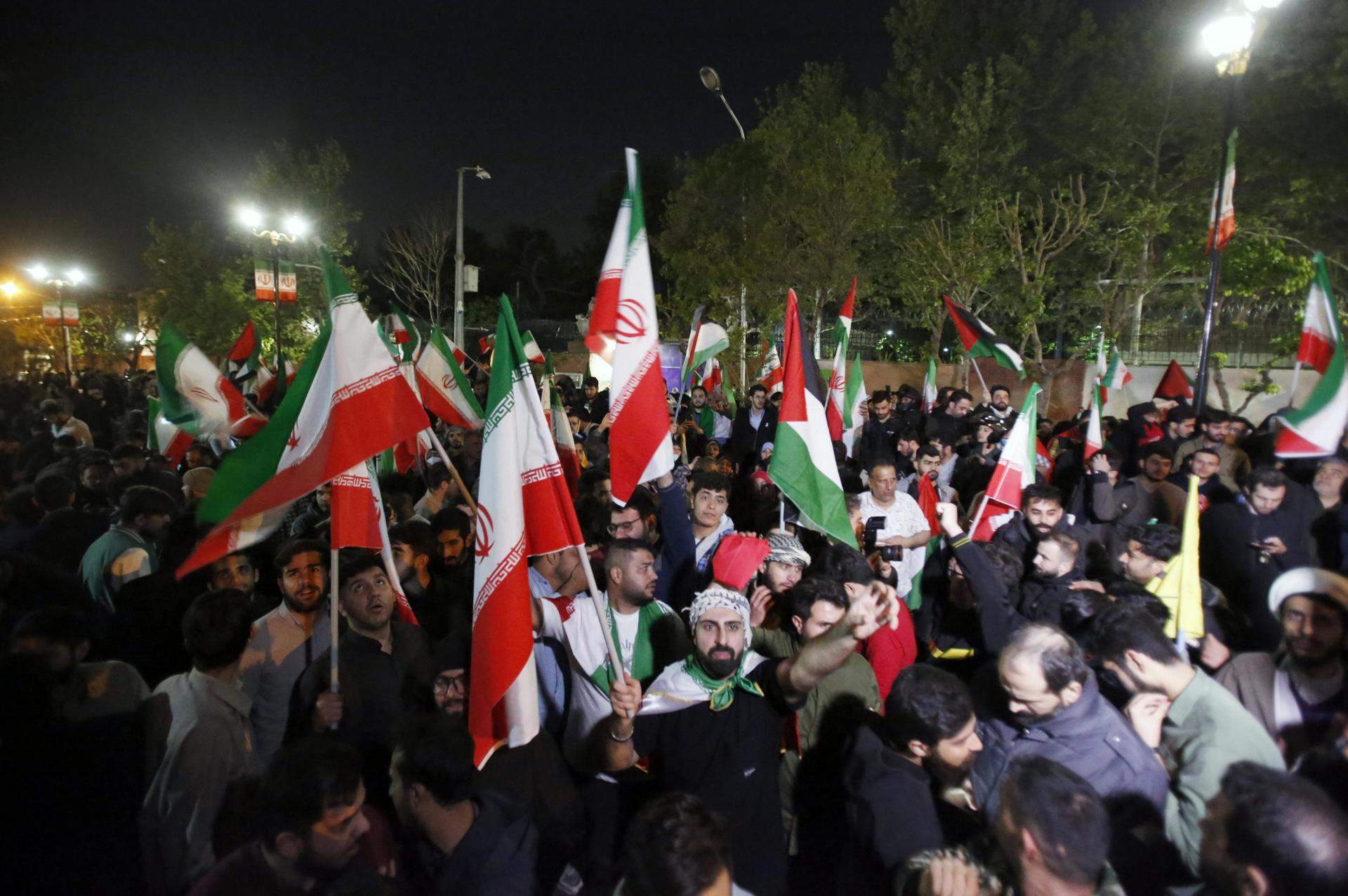 Així se celebra a Teheran l'atac de l'Iran a Israel: "La pròxima bufetada serà més forta"